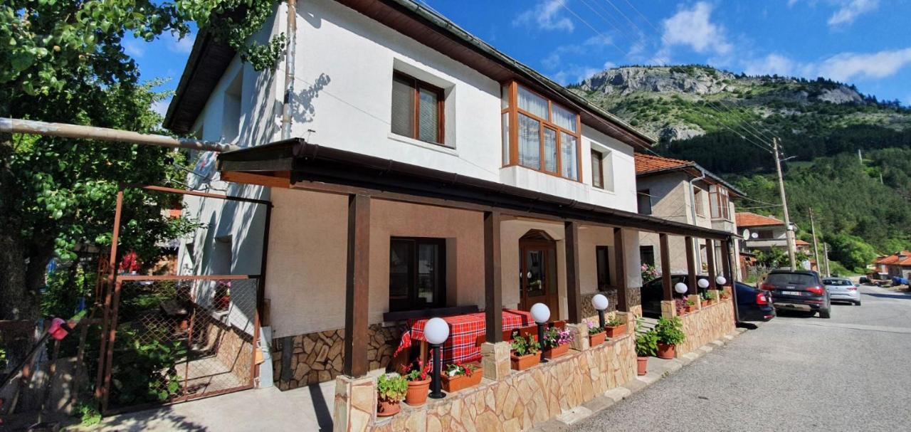 Къща За Гости Виктория Trigrad Exterior foto